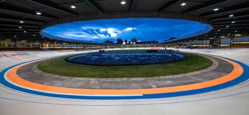 Polootevřený lipský velodrom je s délkou 400 metrů nejdelší svého druhu v Německu. © MC-Bauchemie 2021