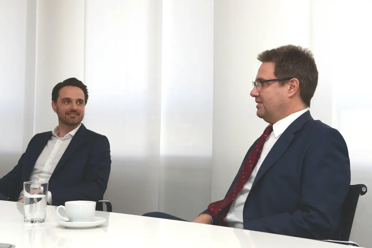 Čilá výměna názorů mezi Nicolausem M. Müllerem a Dr. Ekkehardem zur Mühlenem.